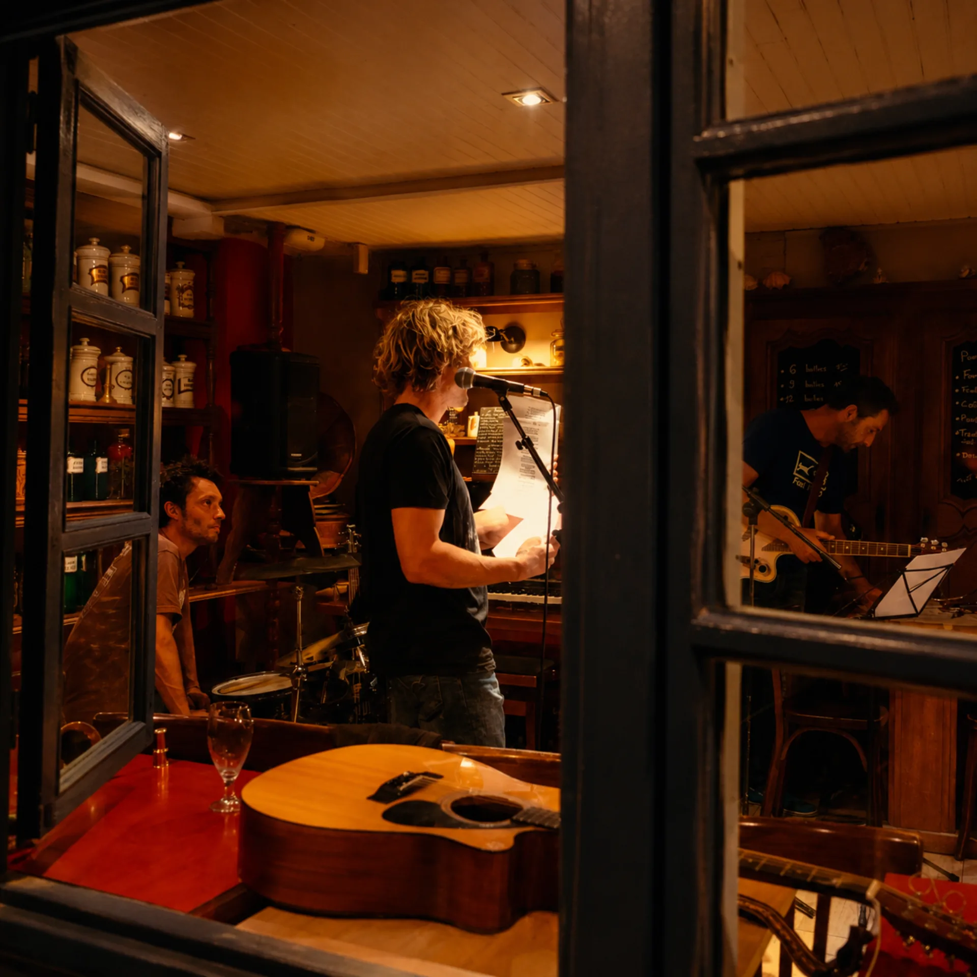 Concert, musiciens au bar